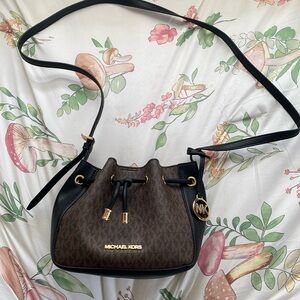 Michael Kors Phoebe Bucket bag